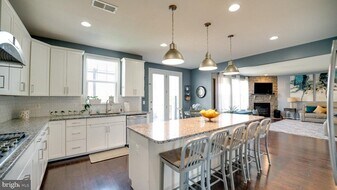 24855 Bradford Forest Dr in Chantilly, VA - Building Photo