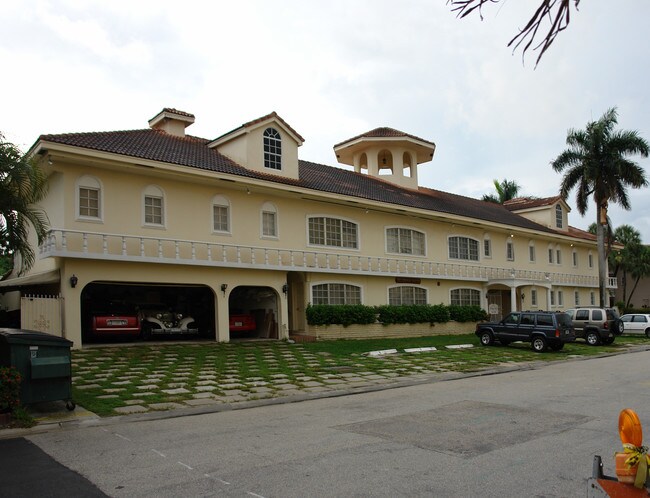 64 Isle Of Venice Dr in Fort Lauderdale, FL - Foto de edificio - Building Photo