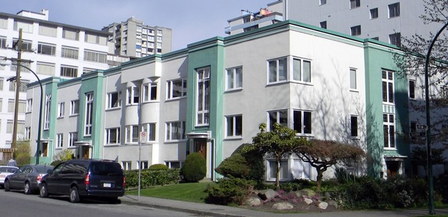 Esher Court in Vancouver, BC - Building Photo - Building Photo