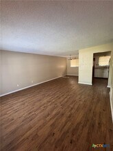 813 Burges St in Seguin, TX - Building Photo - Building Photo