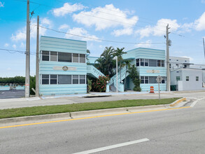 Ocean Suites in Hollywood, FL - Building Photo - Building Photo