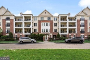 2022 Crescent Wy, Unit C2022 in Cherry Hill Township, NJ - Building Photo
