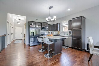 15523 Valley View Dr in Overland Park, KS - Building Photo - Building Photo
