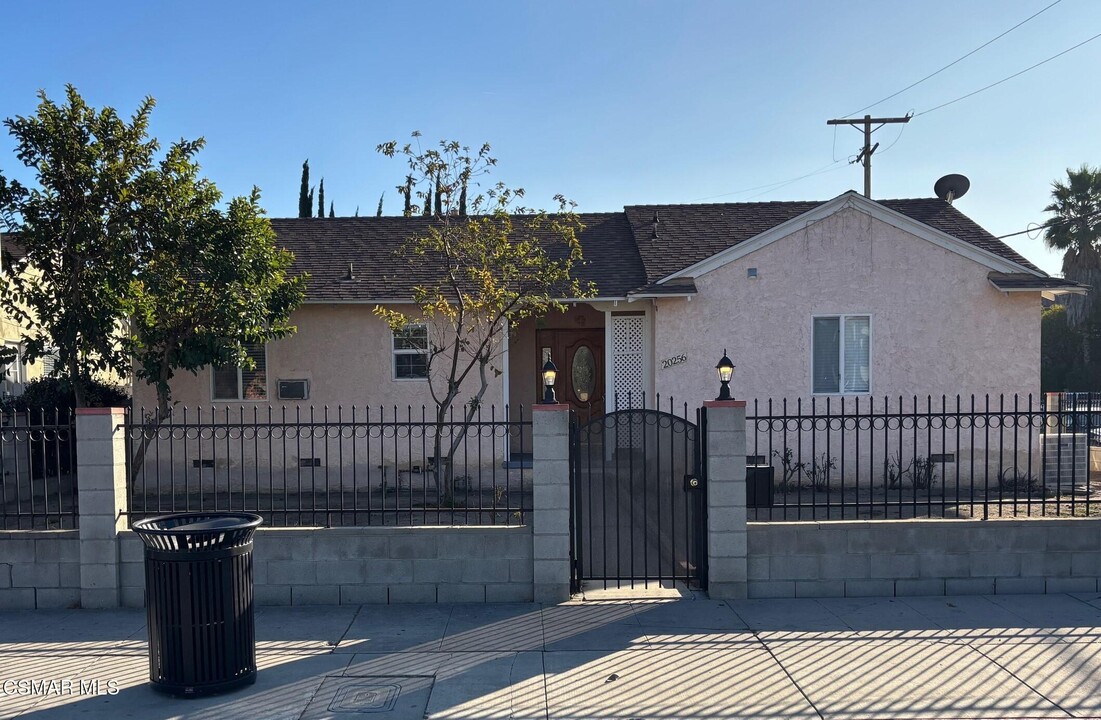 20256 Vanowen St in Los Angeles, CA - Building Photo