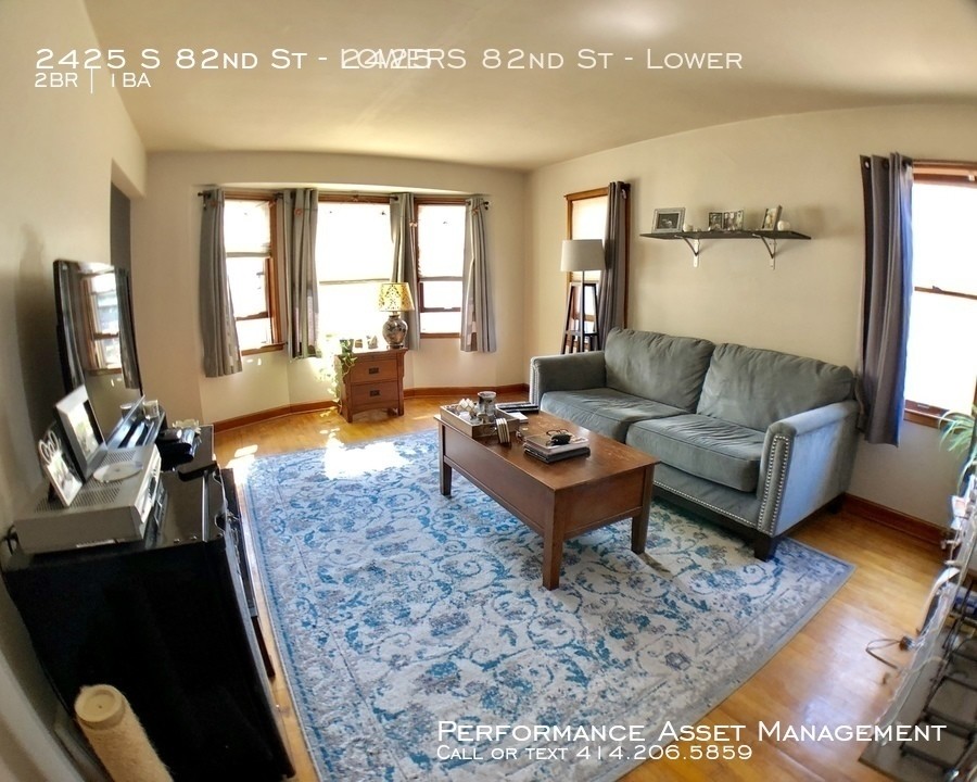 2425 S 82nd St-Unit -LOWER in West Allis, WI - Foto de edificio