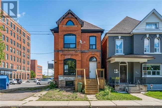 276 Sanford Ave N