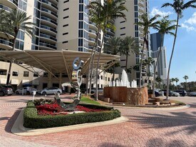 17555 Collins Ave in Sunny Isles Beach, FL - Building Photo