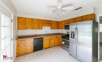 1913 Lee St in Bossier City, LA - Foto de edificio - Building Photo