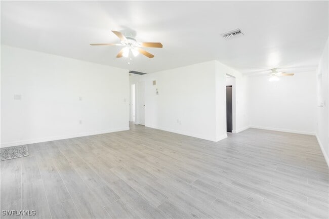 23 Kings Rd in Naples, FL - Building Photo - Building Photo