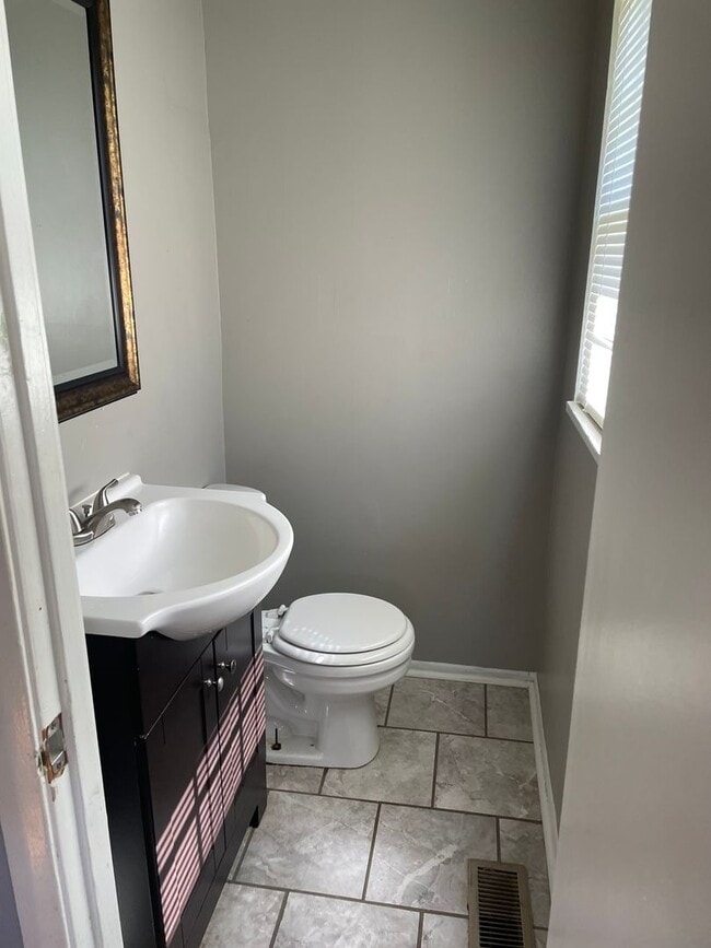 1104 Waverly Ave in Muscle Shoals, AL - Building Photo - Building Photo