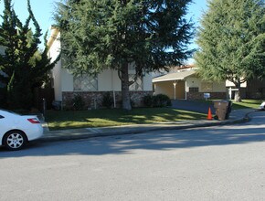 Collins Casa Apartments in Mountain View, CA - Building Photo - Building Photo