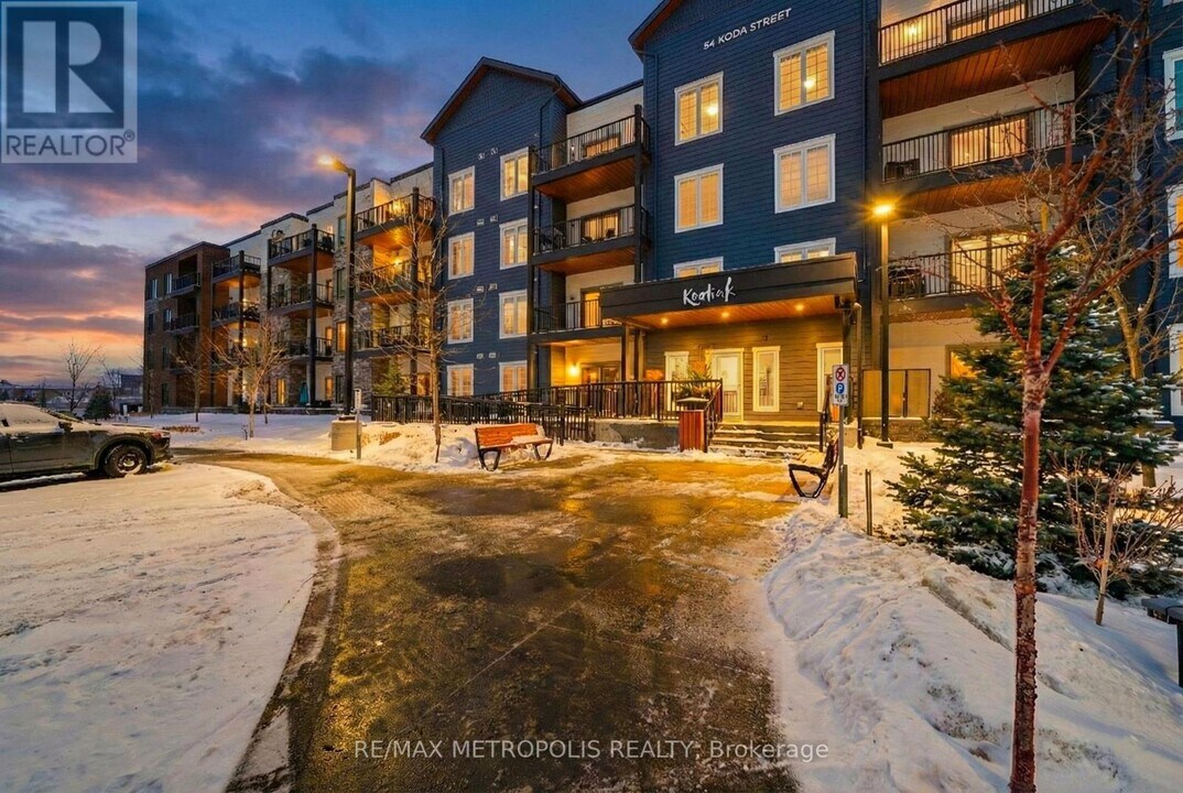 54 Koda St in Barrie, ON - Building Photo