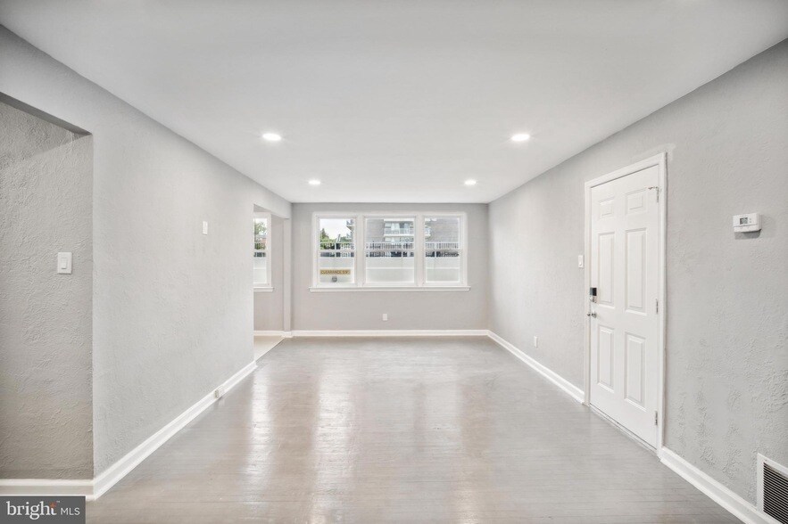 2137 Bryn Mawr Ave, Unit 3F in Philadelphia, PA - Building Photo