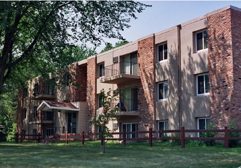 Elmwood Apartments in Anoka, MN - Building Photo