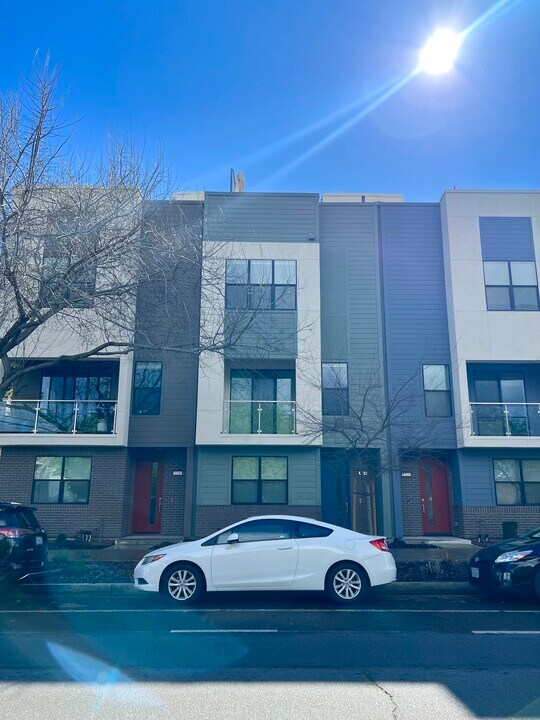 1328 C St in Sacramento, CA - Building Photo