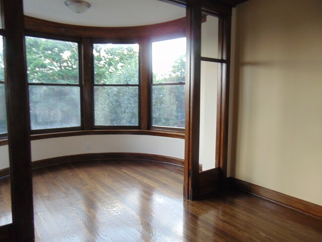 6245 S Sacramento Ave, Unit 1 in Chicago, IL - Building Photo - Building Photo