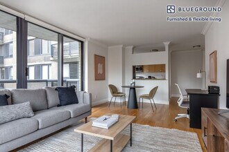 235 W 48th St in New York, NY - Building Photo - Building Photo