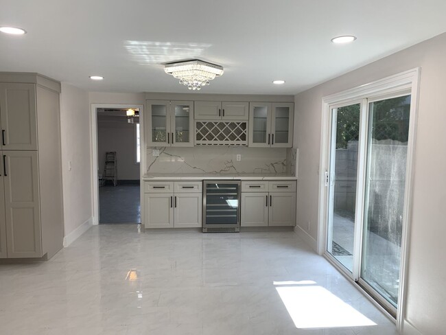 property at 1133 S Chantilly St