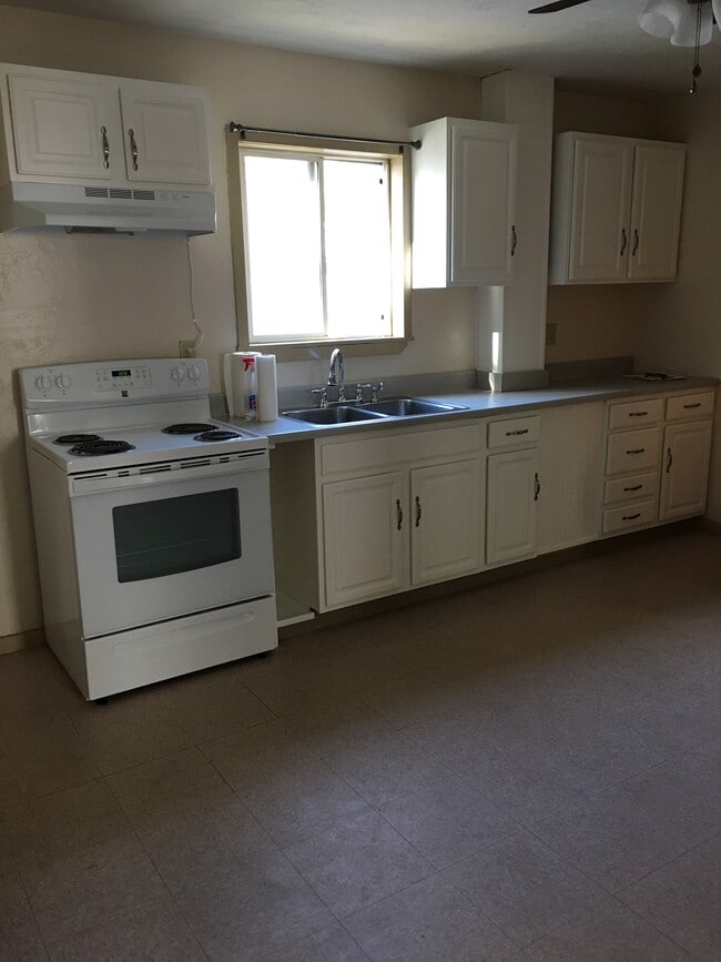 314 Elm St, Unit 2nd floor in North Attleboro, MA - Building Photo - Building Photo