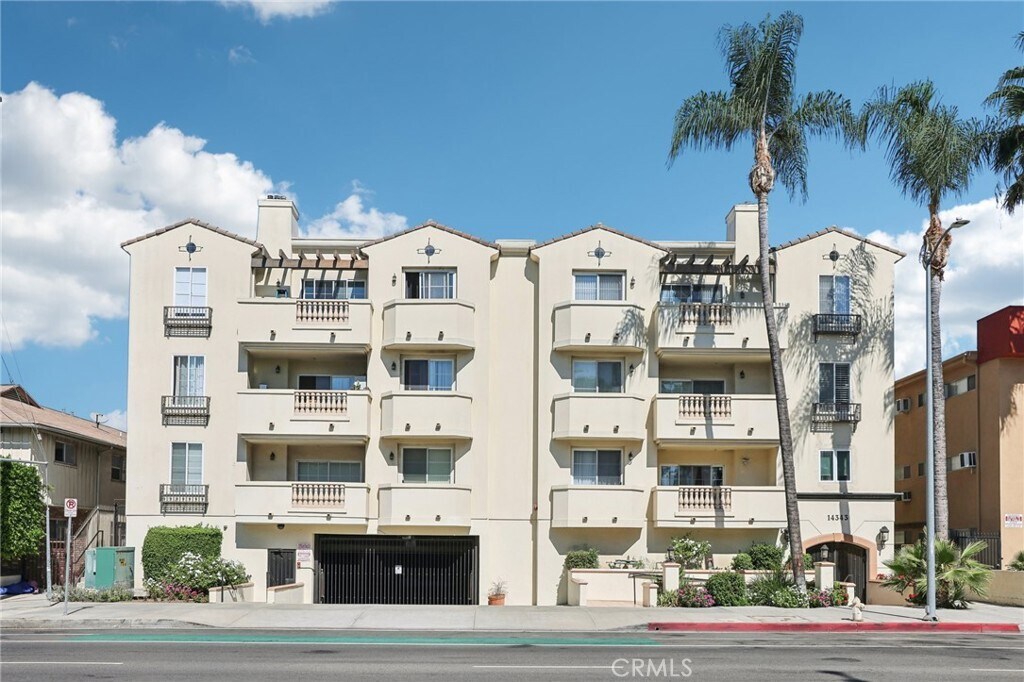 14343 Burbank Blvd in Los Angeles, CA - Building Photo
