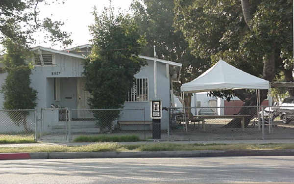 5923 Compton Ave in Los Angeles, CA - Building Photo