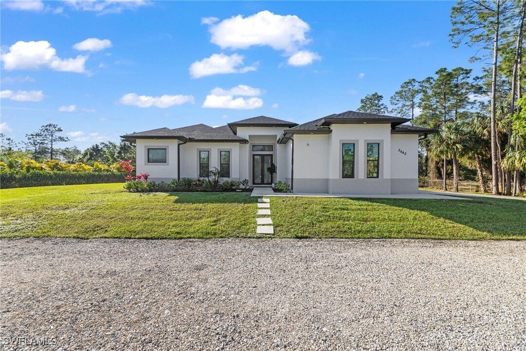 2642 10th Ave NE in Naples, FL - Building Photo