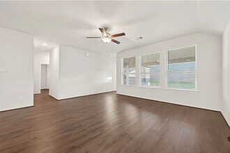 25911 Rustical Rd in Park Row, TX - Foto de edificio - Building Photo