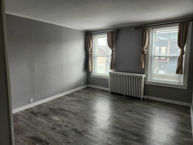 8 E Railroad St in Sandwich, IL - Building Photo - Building Photo