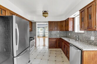 3821 W MORSE Ave in Lincolnwood, IL - Building Photo - Building Photo