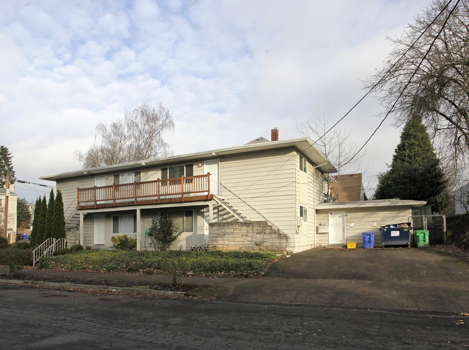 1710 SE 17th Ave in Portland, OR - Building Photo