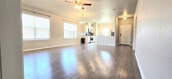 136 Mike Warner Dr in Burnet, TX - Building Photo