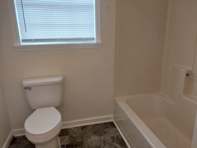 321 Bailey Rd in Kingston, TN - Foto de edificio - Building Photo