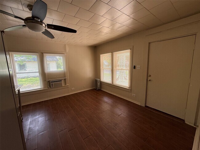 2812 Angier Rd in Huntsville, TX - Building Photo - Building Photo