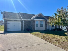 1303 Lyndsey Ridge Dr in La Vergne, TN - Building Photo
