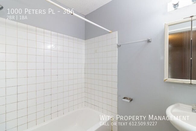 1000 Peters Pl in Minneapolis, MN - Building Photo - Building Photo