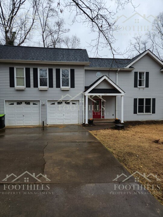 1323 Shadow Ln in Anderson, SC - Building Photo