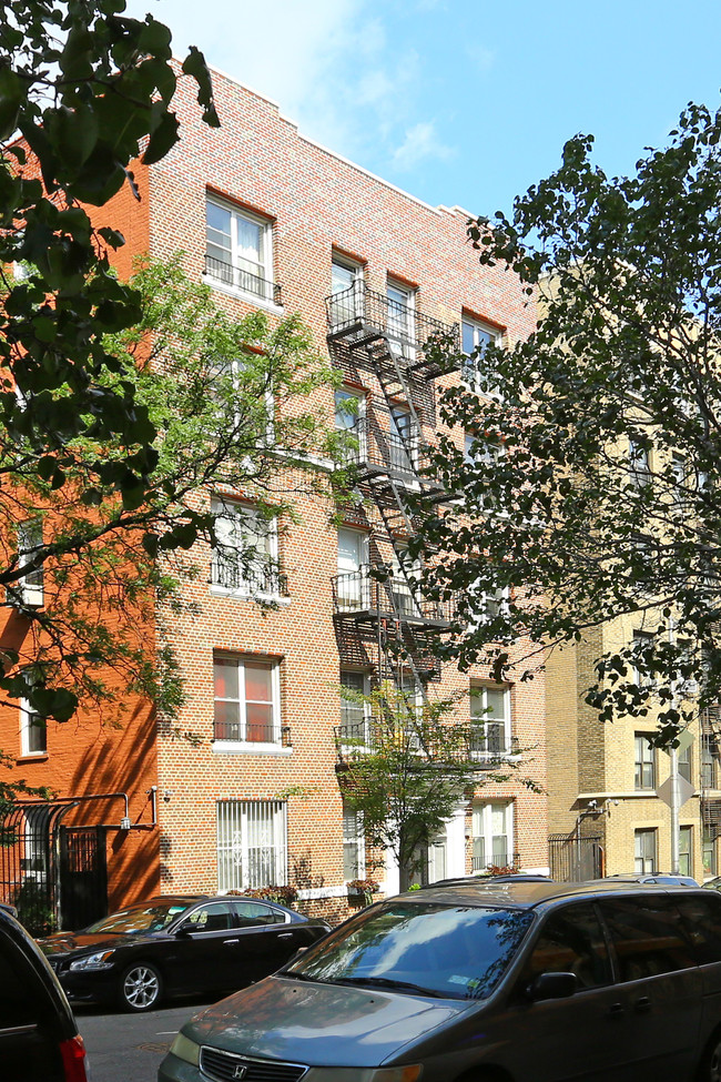 68 Cabrini Blvd in New York, NY - Building Photo - Building Photo