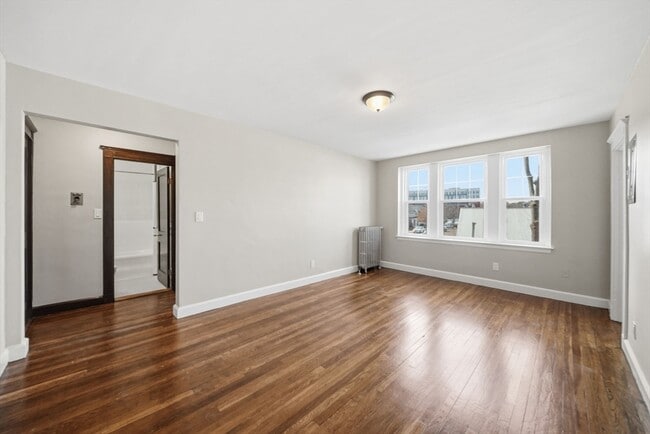 41 Richardson Ave in Wakefield, MA - Foto de edificio - Building Photo