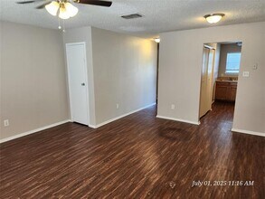429 SW Thomas St in Burleson, TX - Building Photo - Building Photo