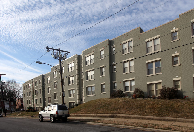 4402-4424 1st Pl NE in Washington, DC - Foto de edificio - Building Photo