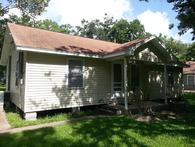 property at 2110 N Galveston Ave
