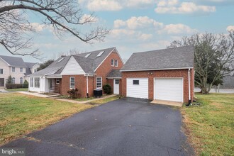 1688 Chain Bridge Rd in McLean, VA - Building Photo - Building Photo