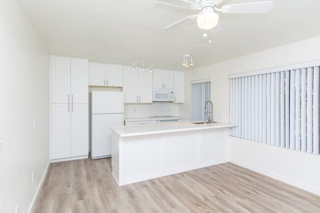 1251 Parker Pl in San Diego, CA - Building Photo - Building Photo