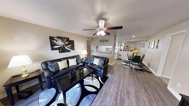 515 S Bender Ave in Humble, TX - Foto de edificio - Building Photo