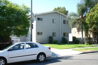 327 N Isabel St in Glendale, CA - Building Photo - Building Photo