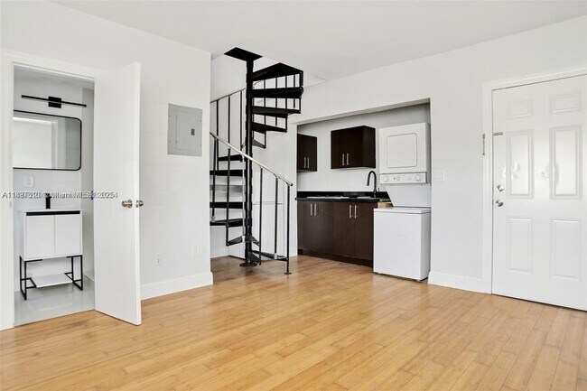 7315 Carlyle Ave in Miami Beach, FL - Building Photo - Building Photo