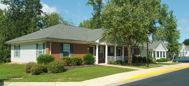 Forest Creek in Richmond, VA - Building Photo - Building Photo