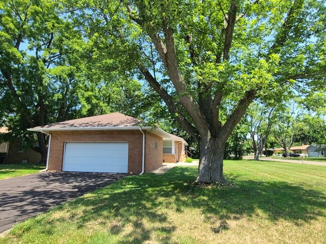 1648 Columbus Ave in Benton Harbor, MI - Building Photo - Building Photo