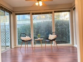 1405 Vicksburg Plz, Unit 1405 in Atlanta, GA - Building Photo