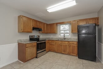 624 Dobson Dr in Charlotte, NC - Foto de edificio - Building Photo